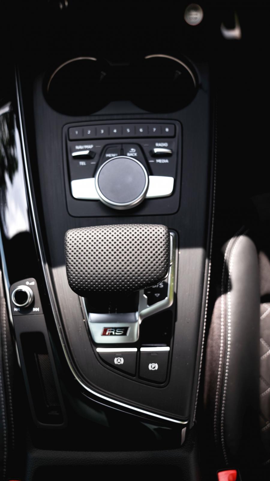 Детали интерьера Audi RS5 Sportback 2019 года  (UK) (фото 20 из 40)